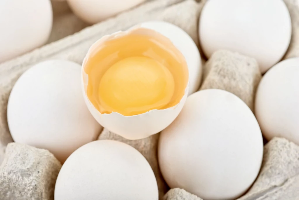 Chcąc dłużej przechowywać jaja, należy upewnić się, że skorupka jest nienaruszona