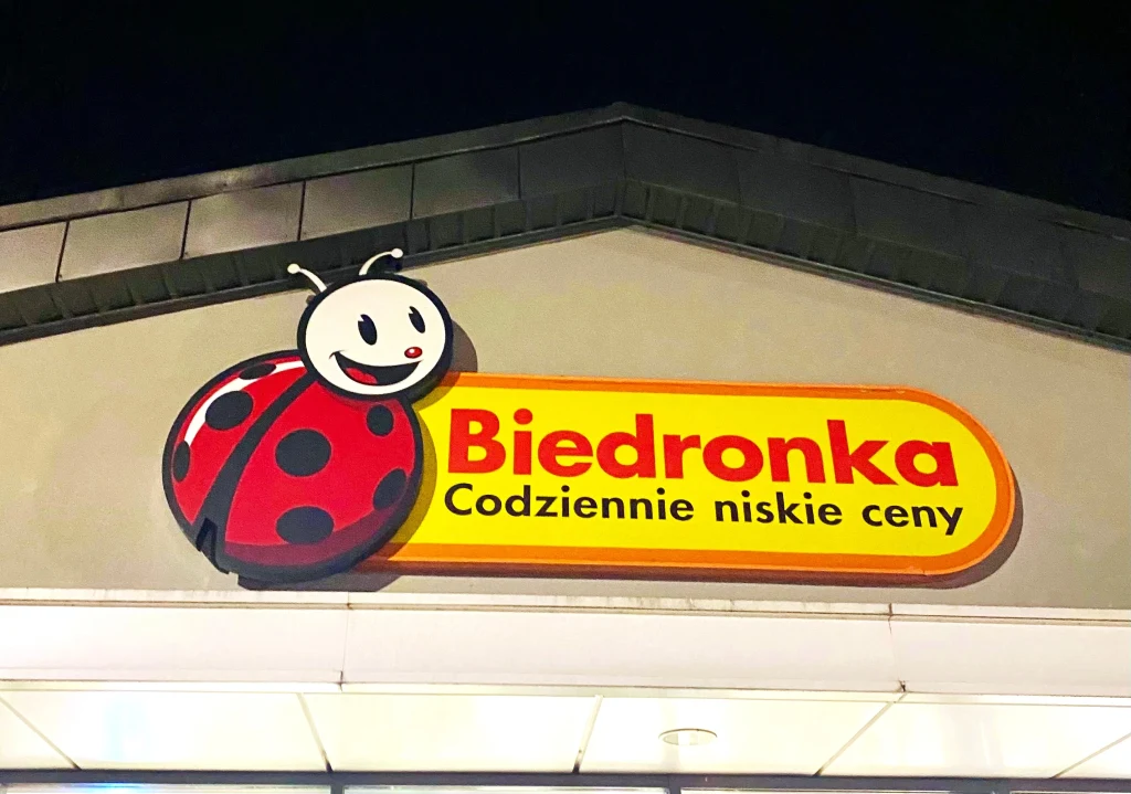Wojna cenowa pomiędzy Biedronką a Lidlem przynosi pierwsze rezultaty. Jeden dyskont zyskuje.