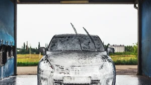 UOKiK sprawdził firmy prowadzące myjnie samochodowe oraz parkingi. Okazało się, że blisko co czwarty przedsiębiorca nie informował czytelnie o cenach swoich usług