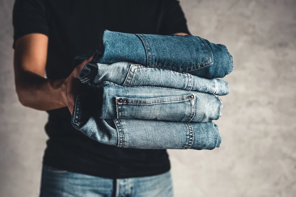 Naukowcy z Danii opracowali nową metodę barwienia jeansów. Jak twierdzą, jest ona o ponad 90 proc. mniej szkodliwa dla środowiska niż obecnie używana technologia