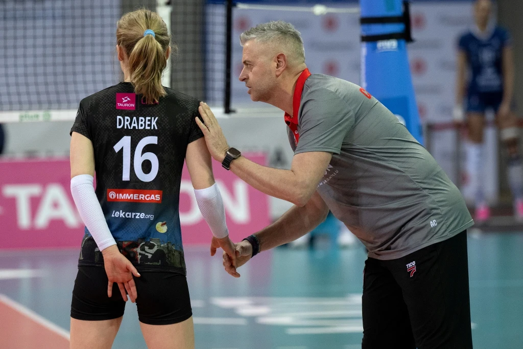 Trener ŁKS-u Commercecon Alessandro Chiappini i Kinga Drabek