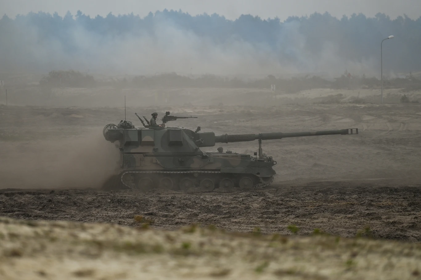 Armatohaubica Krab na poligonie w Nowej Dębie Armatohaubica Krab na poligonie w Nowej Dębie