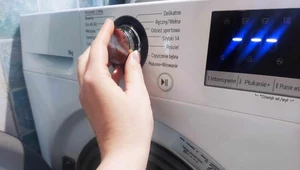 Włóż do pralki i naciśnij odpowiedni guzik. Tak szybko wysuszysz pranie