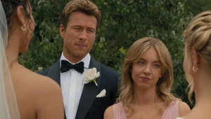Glen Powell i Sydney Sweeney w filmie "Tylko nie ty"