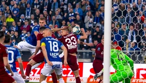 Lech Poznań został ukarany za zachowanie swoich kibiców podczas meczu ze Śląskiem. Dwie butelki poleciały w kierunku Jehora Macenki