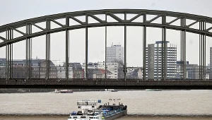 Zdalnie sterowane statki popłyną Renem? To możliwe. Na zdj. Ren w Kolonii (Hohenzollernbrücke)