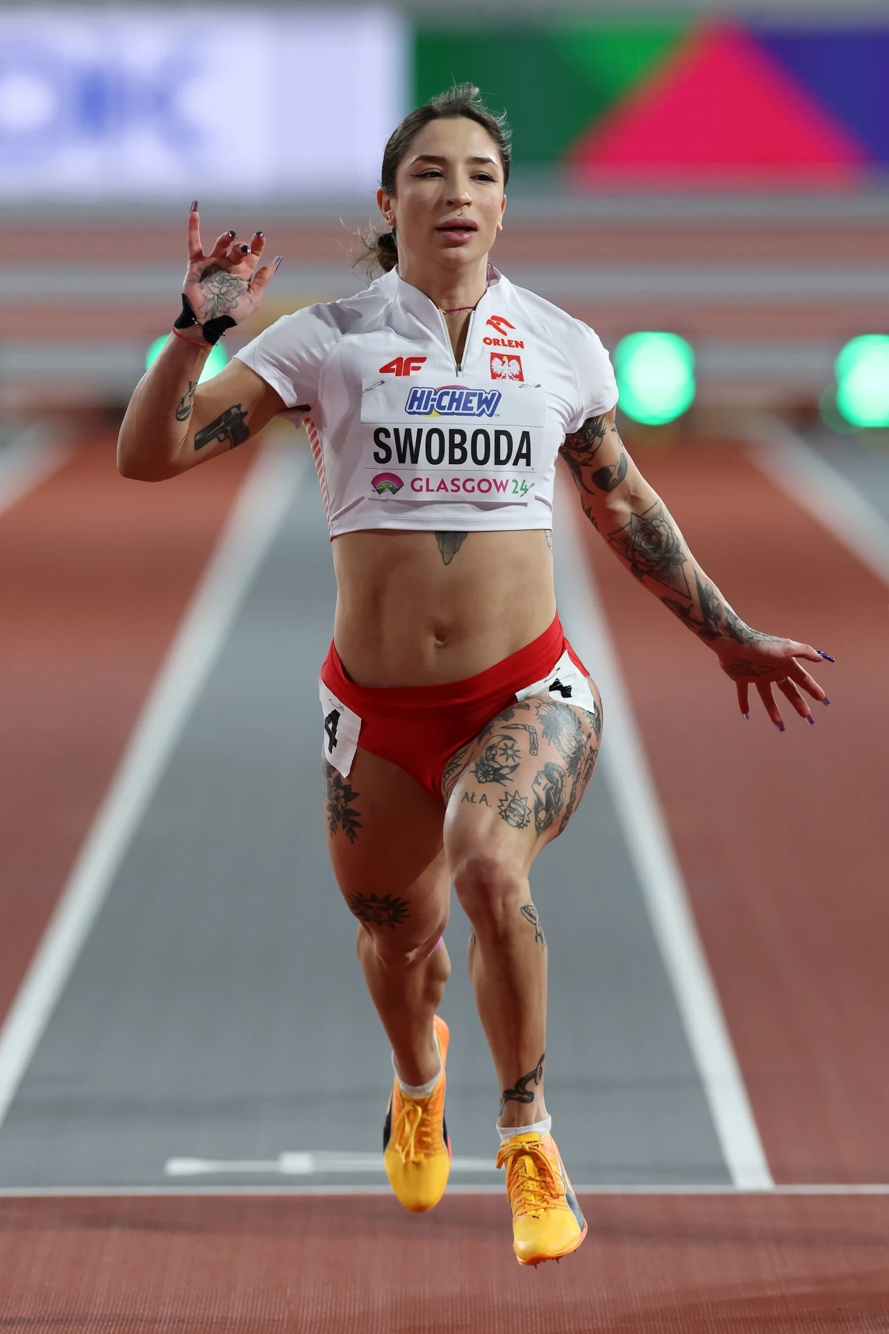 Ewa Swoboda finiszuje w eliminacyjnym biegu w Glasgow