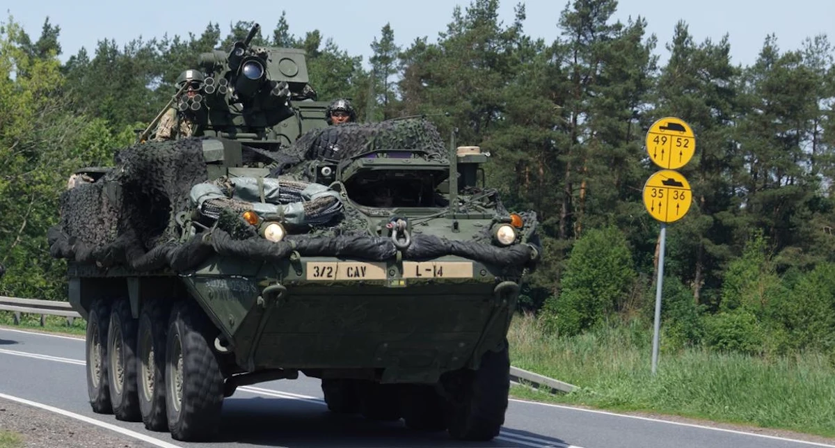 Żółte znaki przeznaczone są dla kierowców pojazdów wojskowych Żółte znaki przeznaczone są dla kierowców pojazdów wojskowych