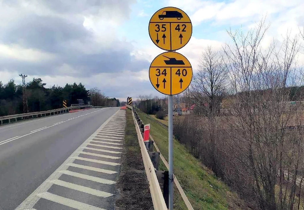 Kierowców mogą zaskoczyć żółte znaki przy drogach. Nie ma jednak powodu do niepokoju