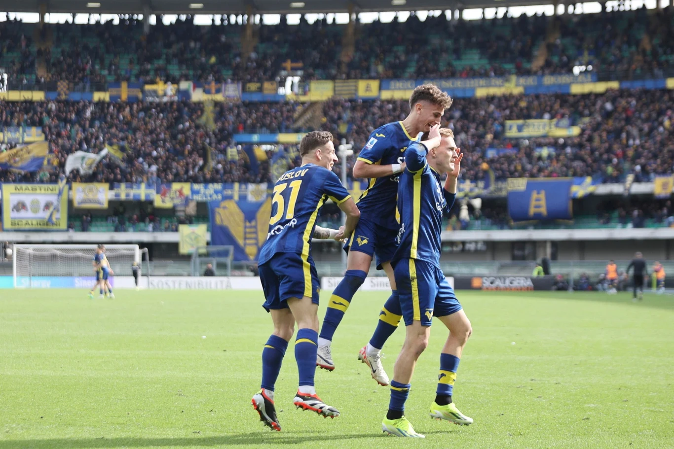 Karol Świderski świętuje pierwsze trafienie w Serie A