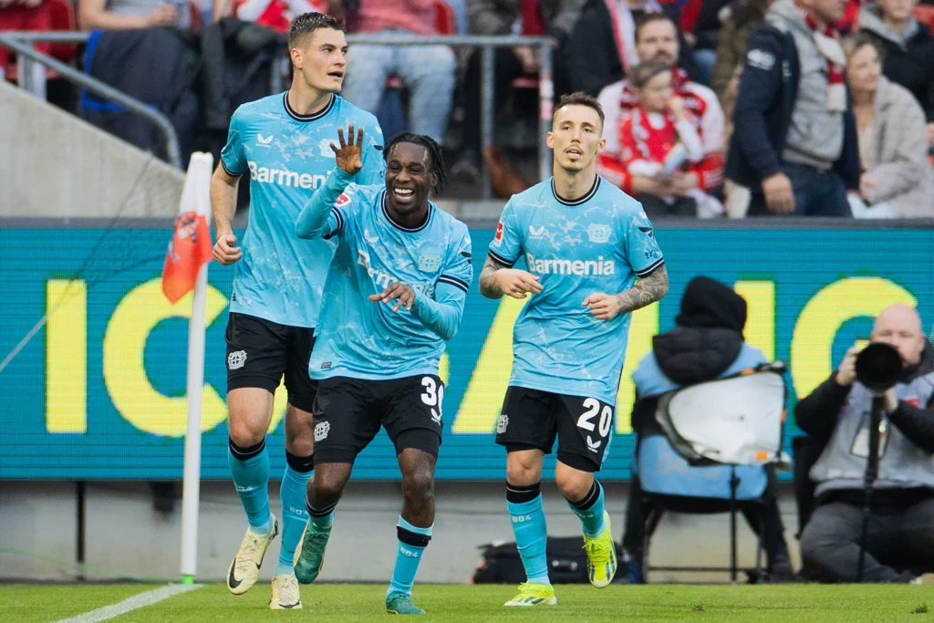 Jeremie Frimpong (na pierwszym planie)