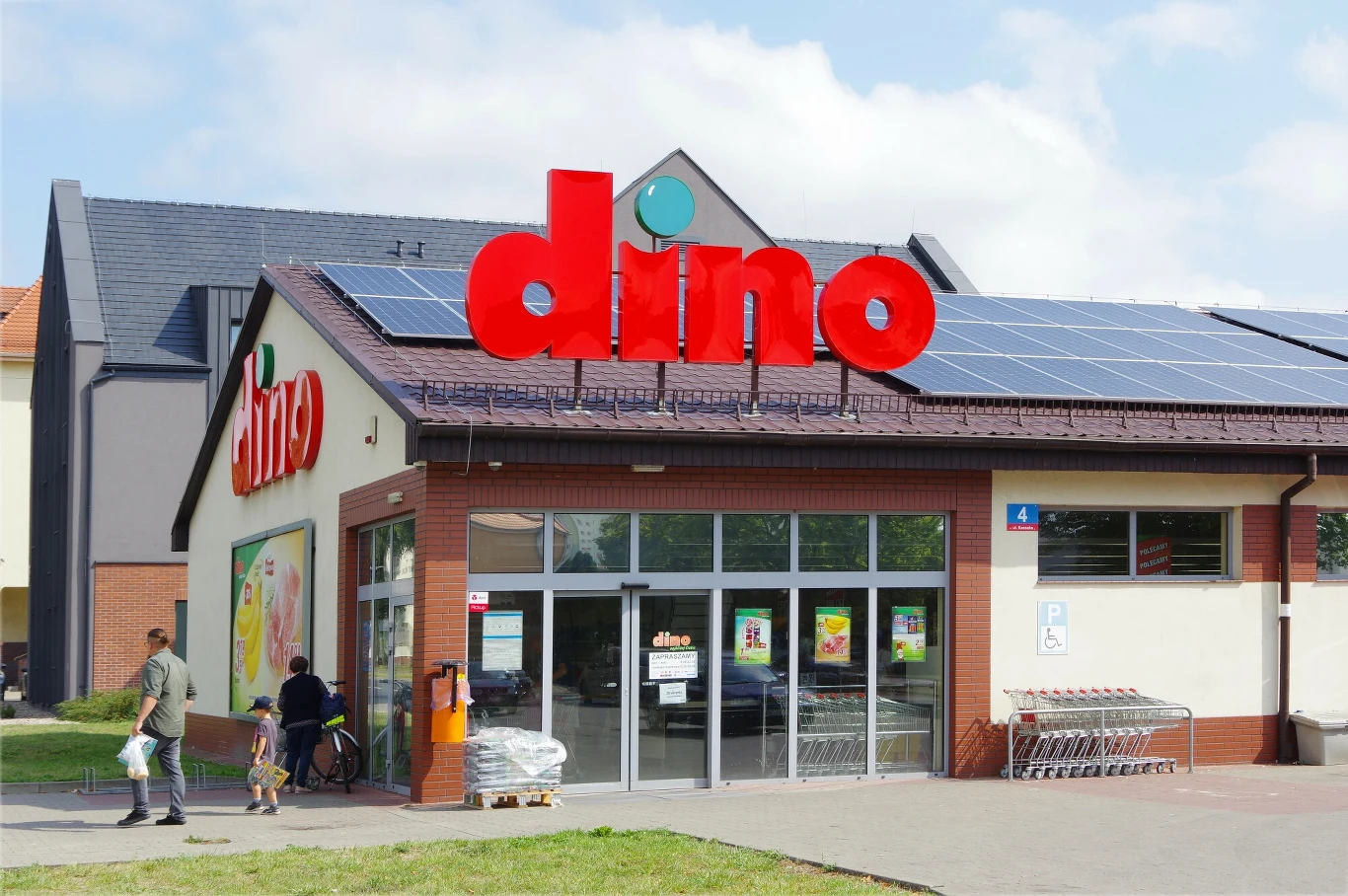 Dino chce być jak Orlen. Chce budować stacje paliw Dino chce być jak Orlen. Chce budować stacje paliw