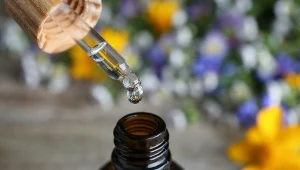 Dodawaj po kilka kropel do balsamu. Zredukujesz cellulit, a skóra będzie gładka i napięta