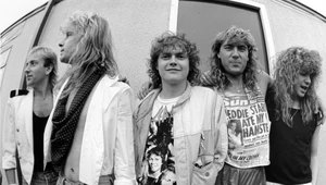 Def Leppard w połowie lat 80. - od lewej: Phil Collen, Steve Clark, Rick Allen, Joe Elliott i Rick Savage