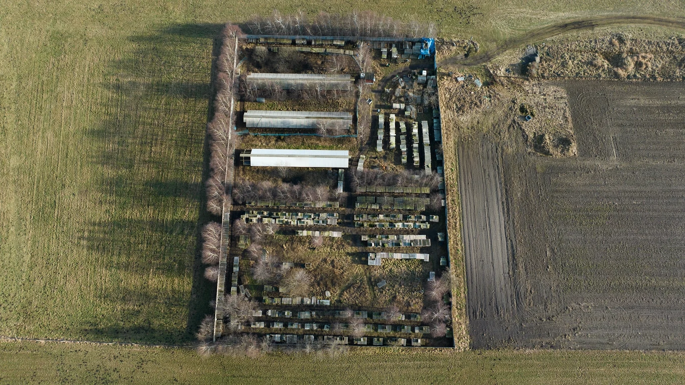 Aktywiści Otwartych Klatek podkreślają, że dopóki hodowla zwierząt będzie dozwolona, podobne sytuacje będą się zdarzać na innych fermach w Polsce Aktywiści Otwartych Klatek podkreślają, że dopóki hodowla zwierząt będzie dozwolona, podobne sytuacje będą się zdarzać na innych fermach w Polsce