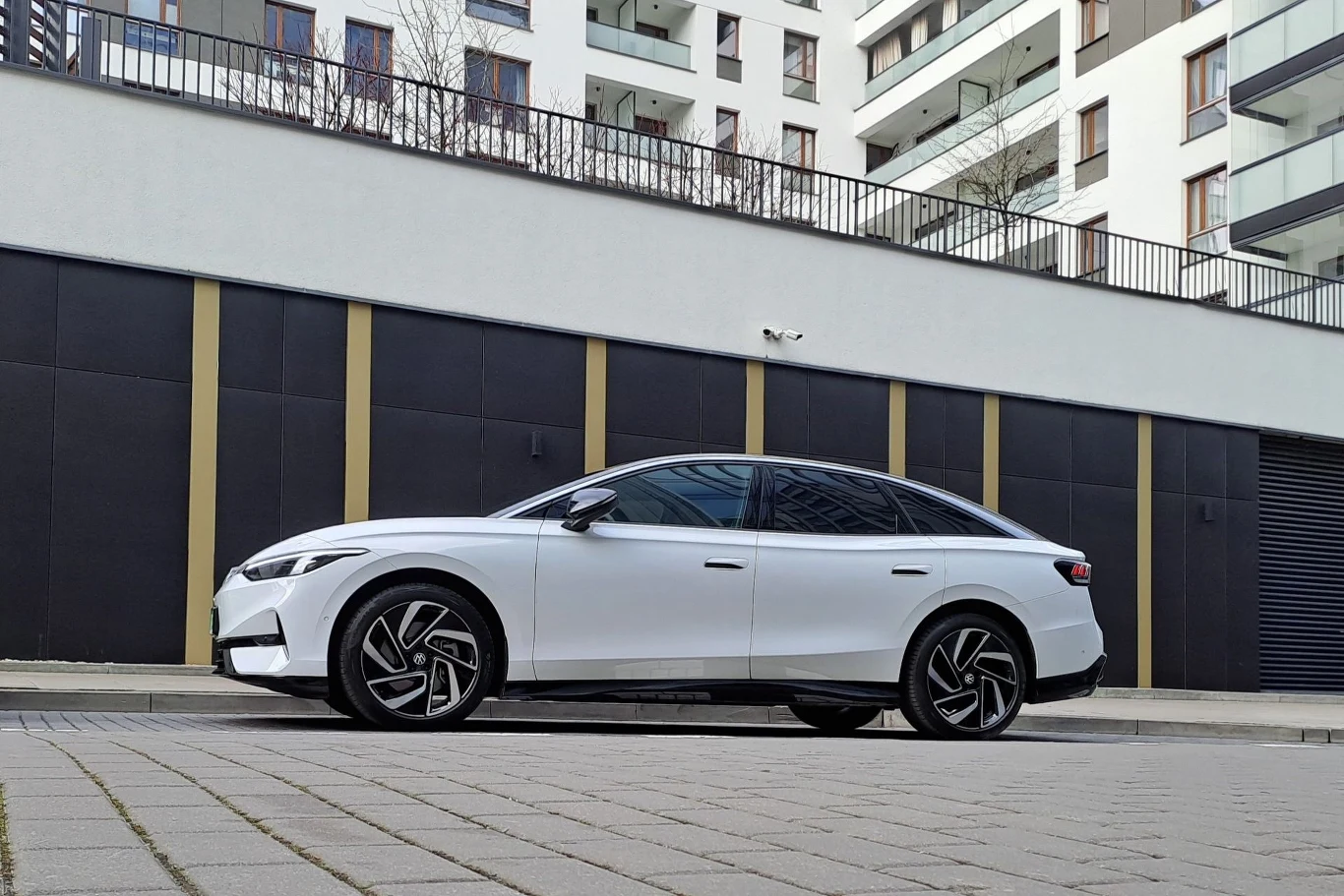 Volkswagen ID.7 w cyklu mieszanym oferuje do 621 km zasięgu.