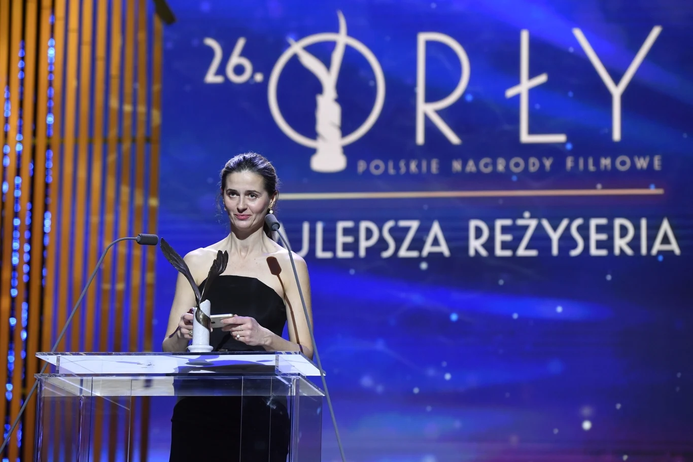 "Dziękuję całej filmowej ekipie za to, że nasz "Kos" potrafi latać" - Agnieszka Grochowska odczytała na scenie słowa Pawła Maślony nagrodzonego Orłem za Najlepszą Reżyserię