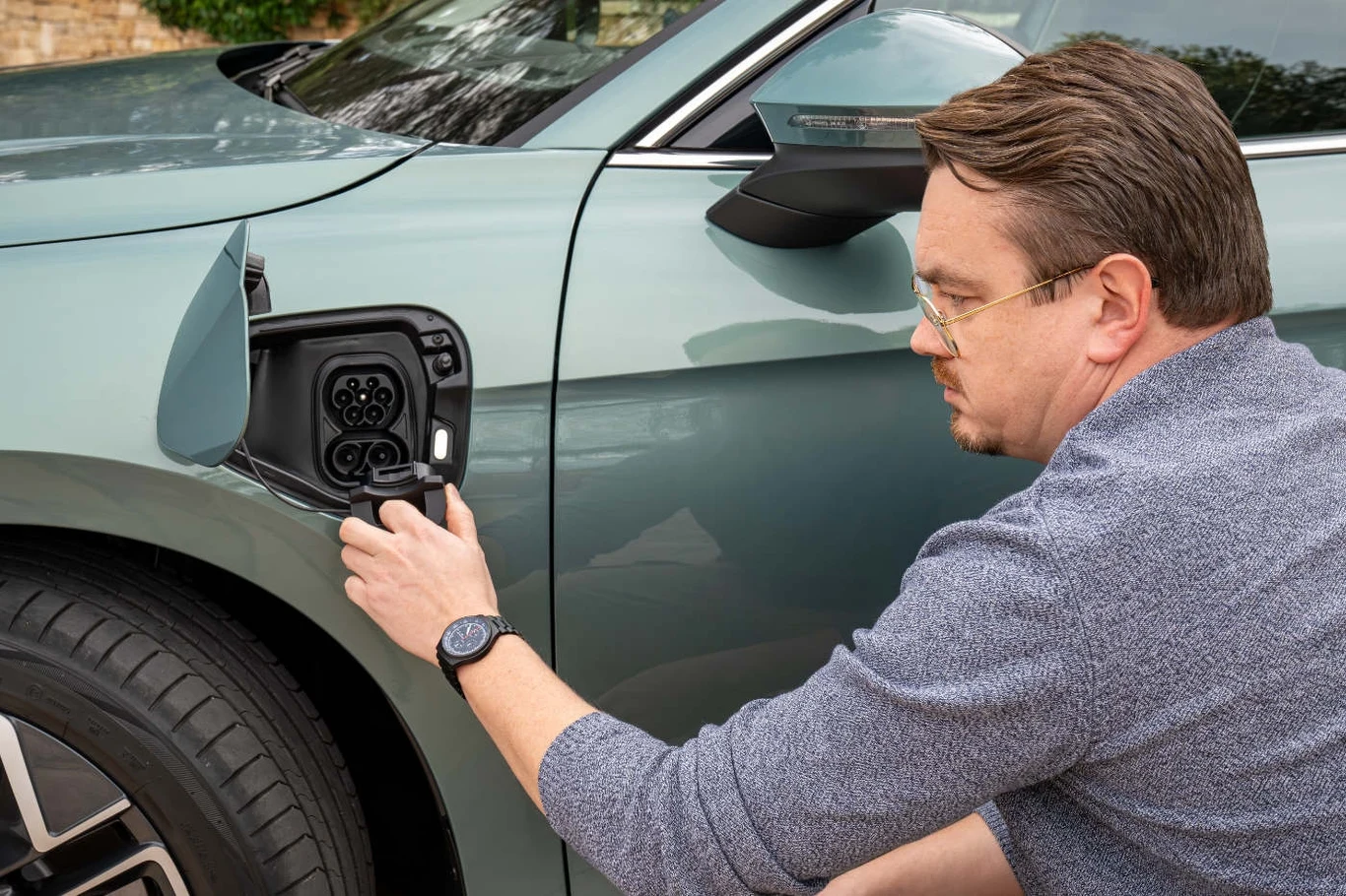 Według specyfikacji, po naładowaniu akumulatora Passat jest w stanie pokonać "na prądzie" nawet 120 km