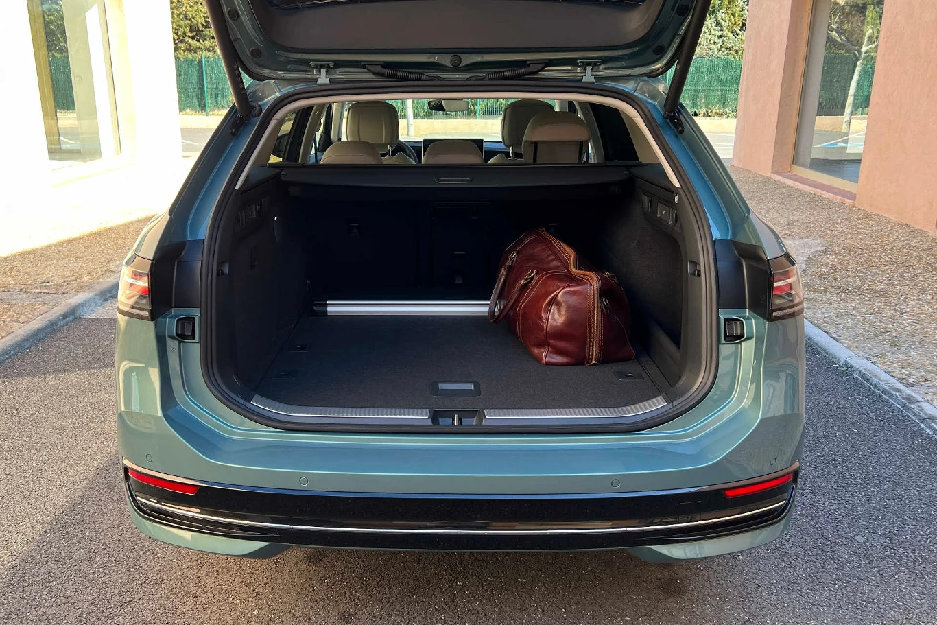 Kufer Passata bez trudu "połknie" 690 litrów bagażu