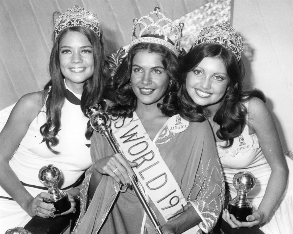 Cindy Breakspeare (w środku) w 1976 r. została Miss World