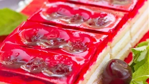 Kultowe ciasto z galaretką, które wygląda jak z najlepszej cukierni. Zrobisz je bez pieczenia