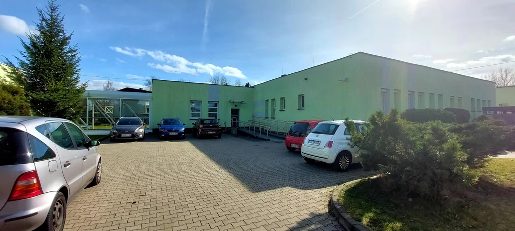 Budynek dawnej szkoły zasadniczej Budynek dawnej szkoły zasadniczej