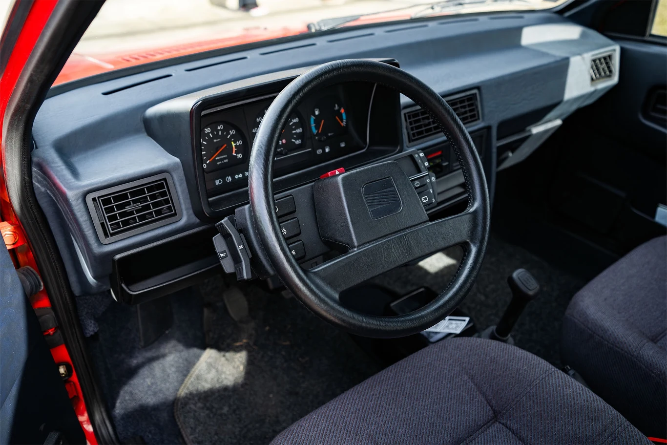 Seat Ibiza pierwszej generacji. Ma 40 lat, ale wigoru mu nie brakuje. Seat Ibiza pierwszej generacji. Ma 40 lat, ale wigoru mu nie brakuje.