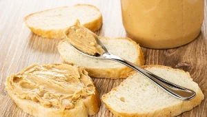 Po pestki słonecznika warto sięgać. Można je traktować jak przekąskę, dodawać do potraw lub robić z nich pastę