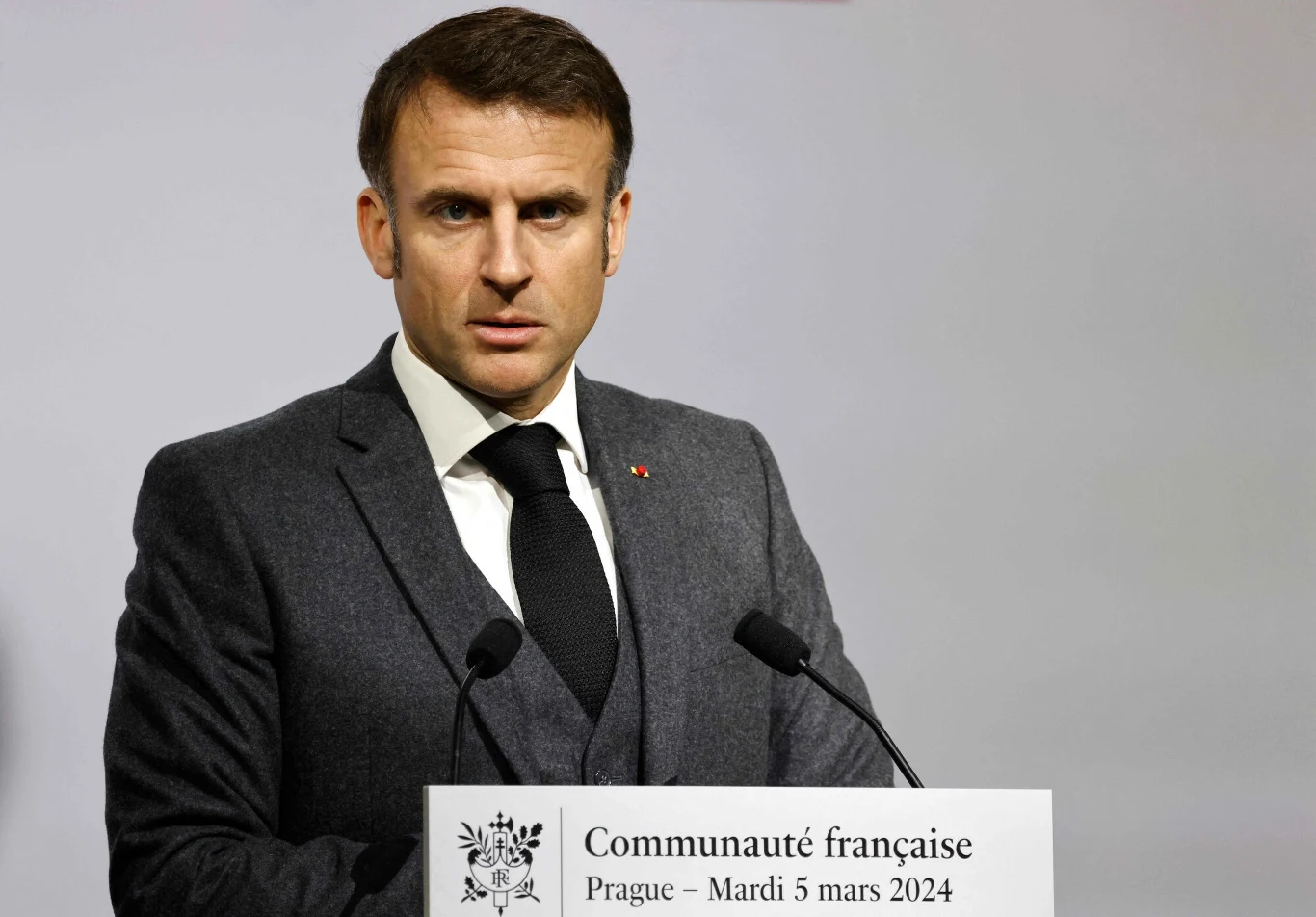 Emmanuel Macron przemawia w Pradze Emmanuel Macron przemawia w Pradze