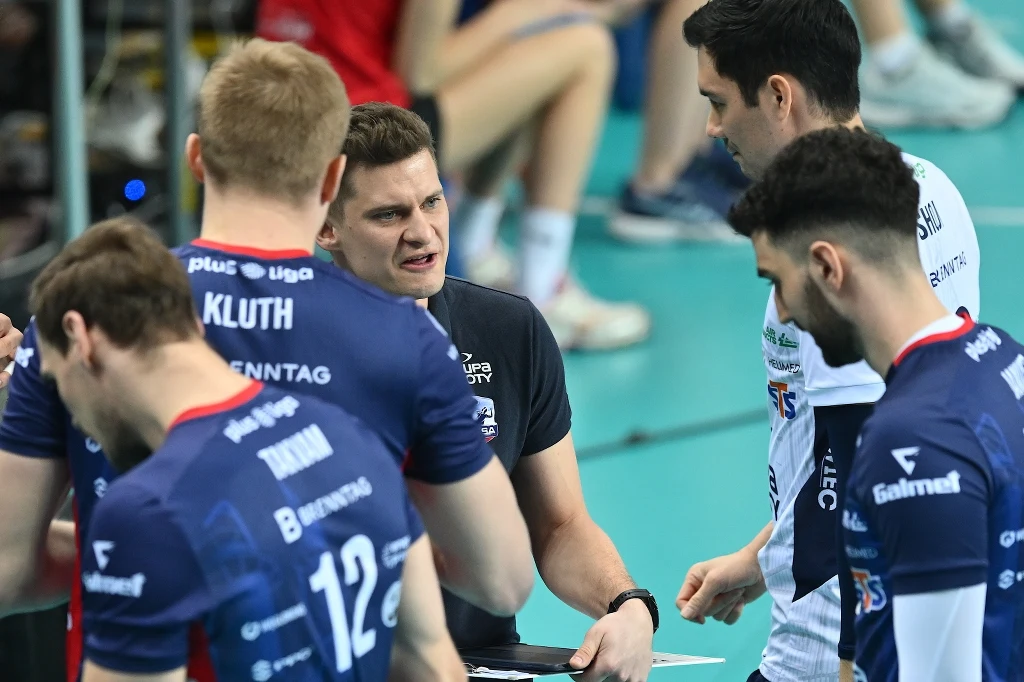 Trener Adam Swaczyna i siatkarze ZAKS-y Kędzierzyn-Koźle