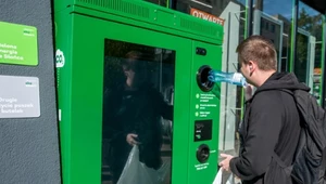 Od 2025 r. w Polsce będzie działał system kaucyjny. Producenci recyklomatów i butelkomatów prześcigają się w pomysłach na jak najsprawniejszy zwrot opakowań