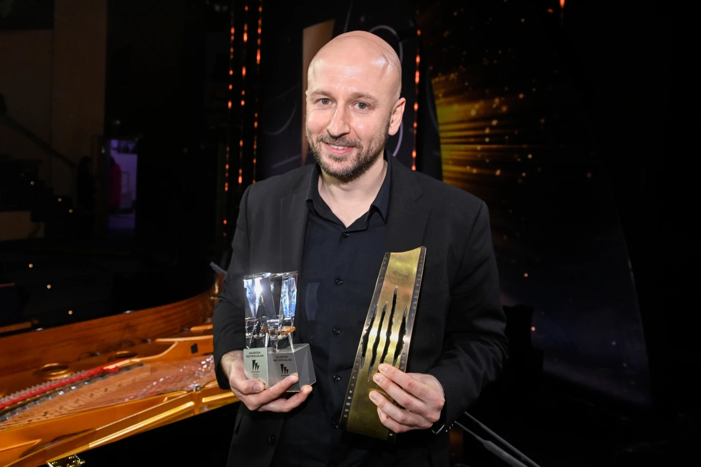 Grzegorz Dębowski z nagrodami festiwalu filmowego w Gdyni (2023) Grzegorz Dębowski z nagrodami festiwalu filmowego w Gdyni (2023)