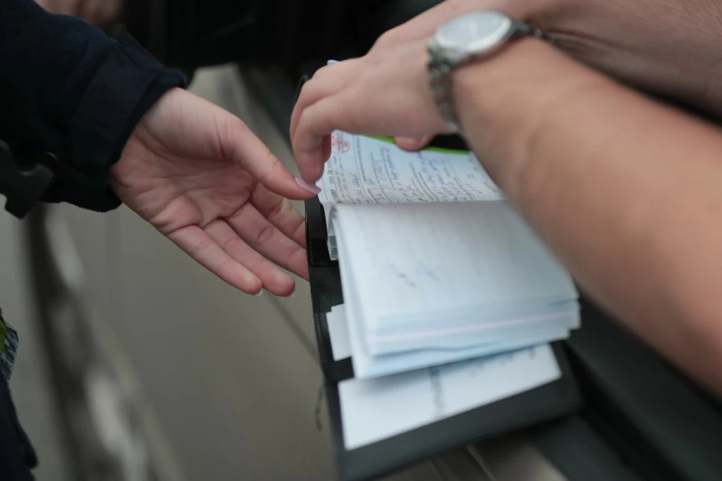 W obecnym taryfikatorze nie brakuje wykroczeń, za które można otrzymać mandat w wysokości średniej pensji.