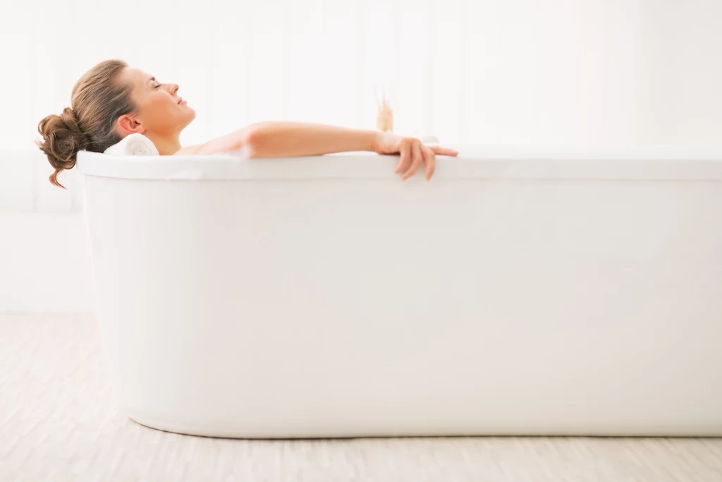 Kąpiel z użyciem soli leczniczej działa podobnie jak sauna 