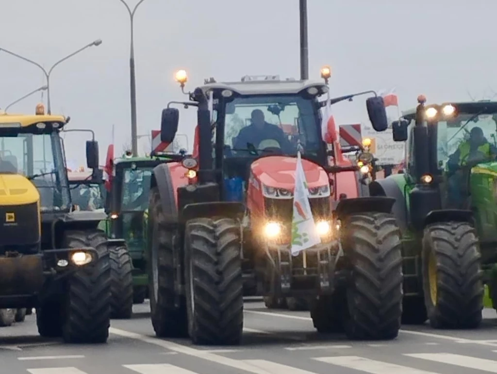 Rolnicy blokują drogi dojazdowe do Warszawy Rolnicy blokują drogi dojazdowe do Warszawy