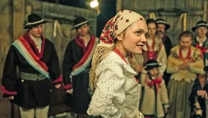 Sandra Drzymalska w scenie z filmu "Biała odwaga"