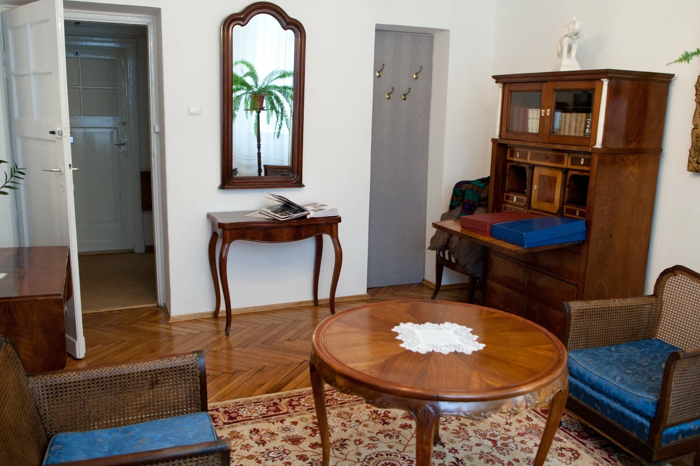 Wnętrze Domu Aktora w Skolimowie. Wnętrze Domu Aktora w Skolimowie.