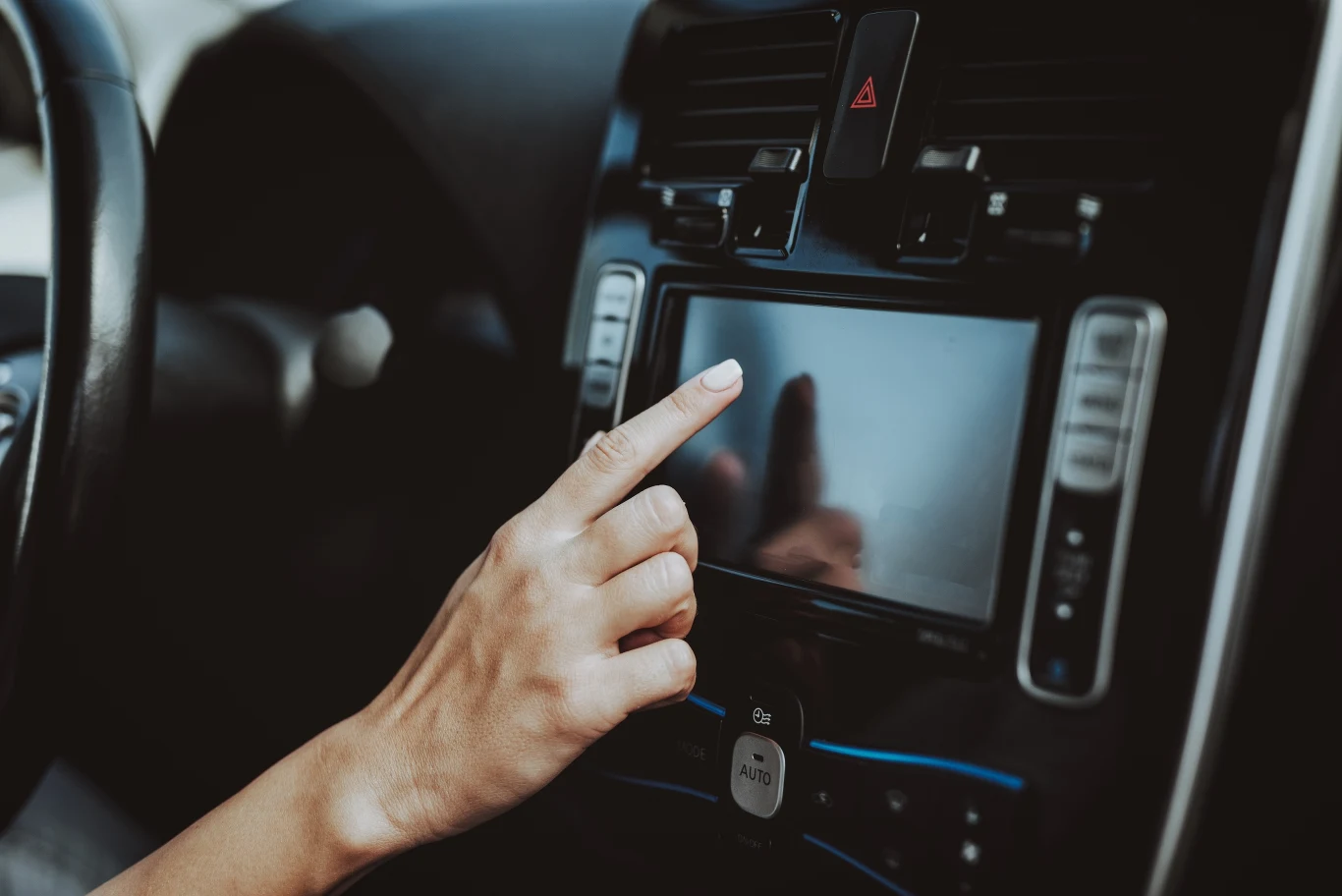 EuroNCAP chce, by podstawowe funkcje pojazdu obsługiwane były fizycznymi przyciskami. To koniec ekranów dotykowych w samochodach? EuroNCAP chce, by podstawowe funkcje pojazdu obsługiwane były fizycznymi przyciskami. To koniec ekranów dotykowych w samochodach?