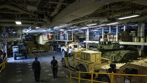 Amerykański okręt wypływający ze Sztokholmu na Morze Bałtyckie