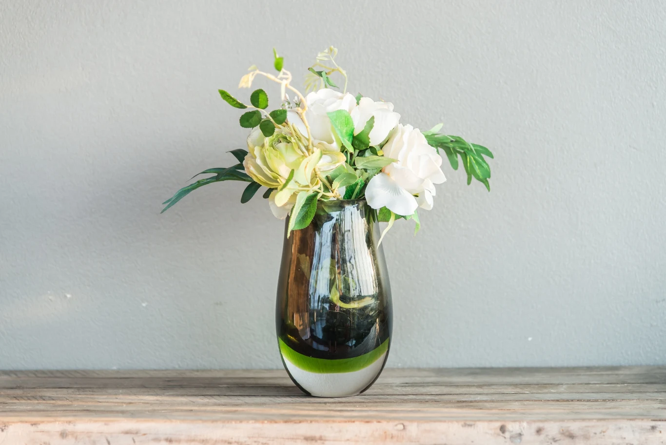 Wazon w domu to piękna i praktyczna ozdoba, ale jego doczyszczenie może wydawać się trudne