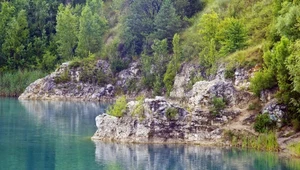Jezioro w Piechcinie zachwyca turkusową wodą i krajobrazem rodem z Chorwacji