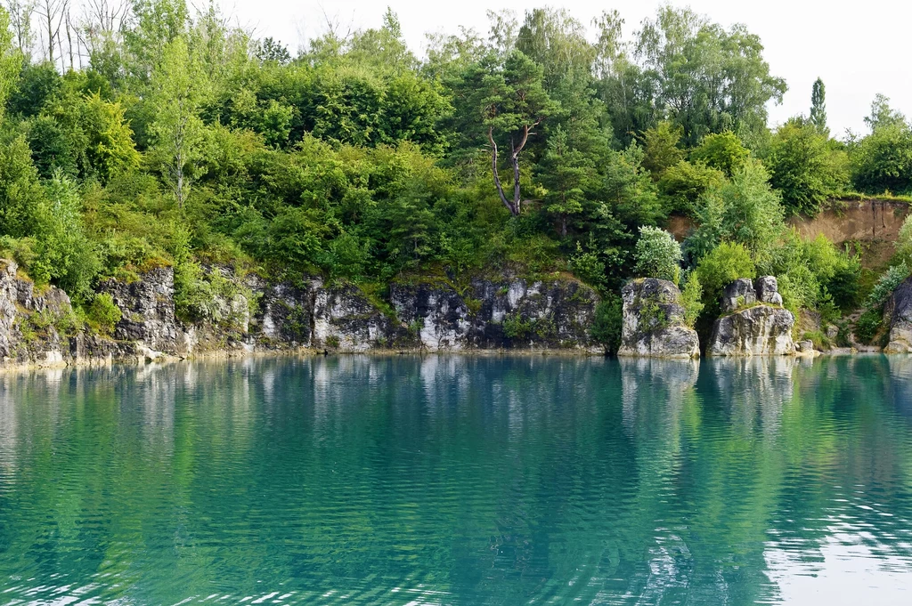 Turkusowe jezioro w Piechcinie