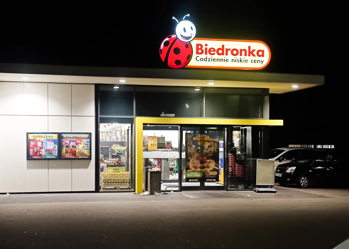 Czesi podczas zakupowych wycieczek w Polsce, odwiedzają głównie sklepy sieci Biedronka. Biedronka chce otworzyć pierwsze sklepy na Słowacji pod koniec 2024 roku