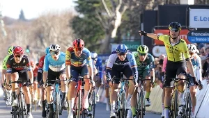 Kolarze podczas Wyścigu Paryż-Nicea