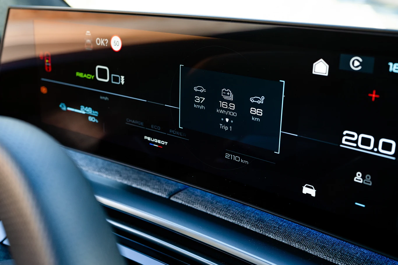 Średnie zużycie energii po ok. 100 km wygląda następująco: 17 kWh/100 km w cyklu mieszanym.