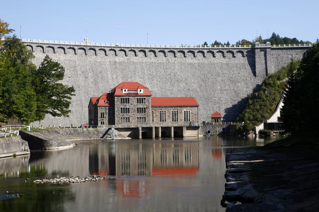 Zapora wodna i elektrownia na rzece Bóbr