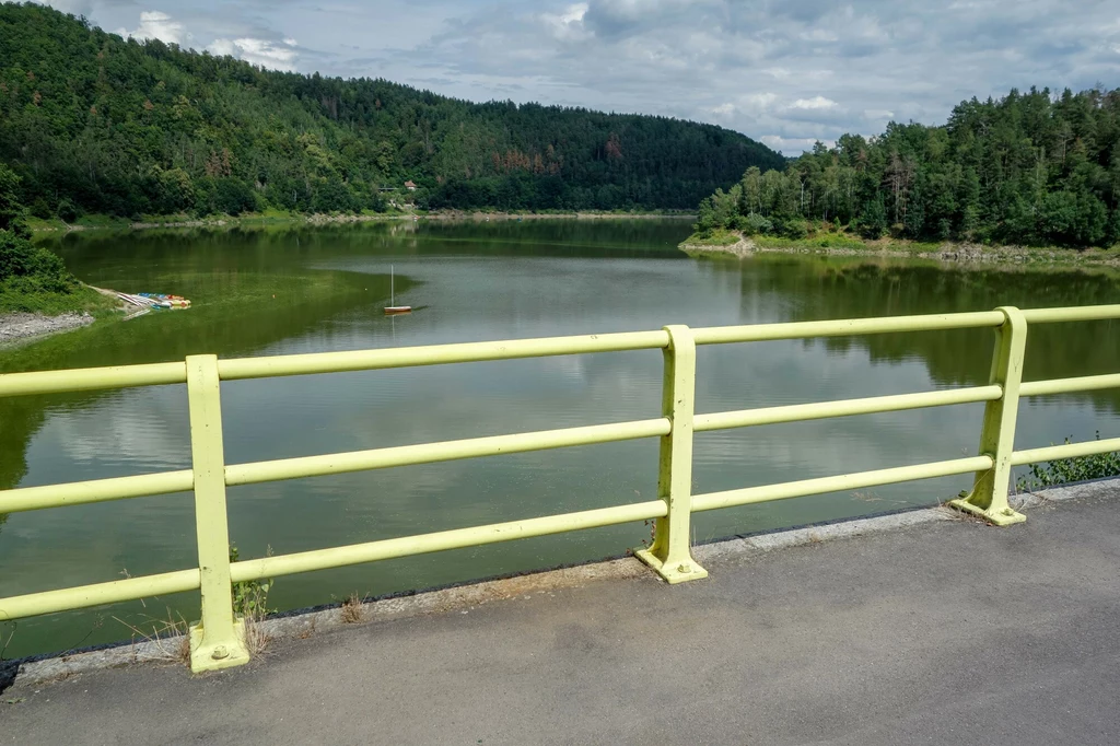 Widok z zapory na zbiornik wodny - Jezioro Pilchowickie