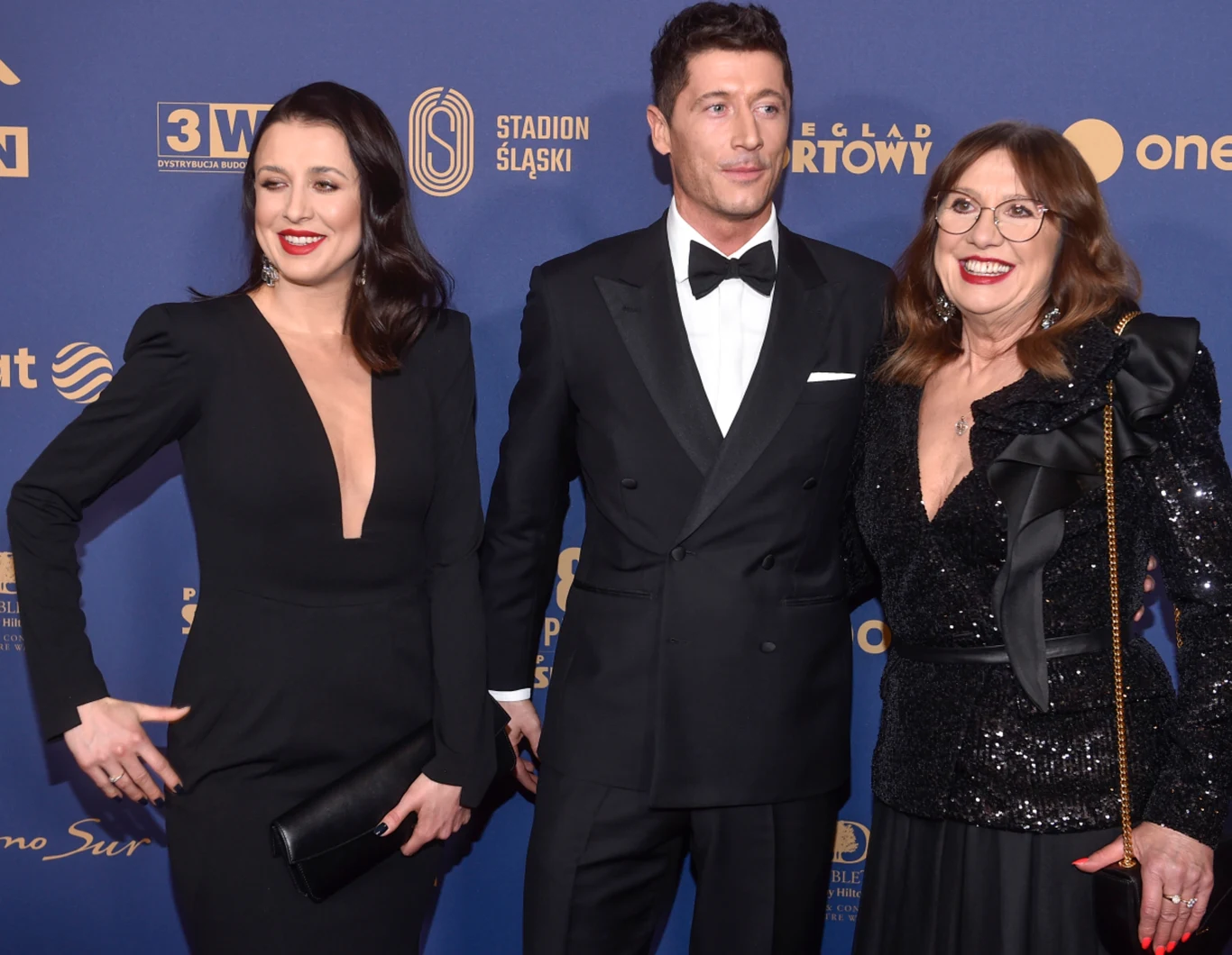 Robert Lewandowski z siostrą Mileną i mamą Iwoną