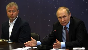 Władimir Putin (P) oraz Roman Abramowicz (L) podczas konferencji prasowej w Soczi (zdj. arch.)