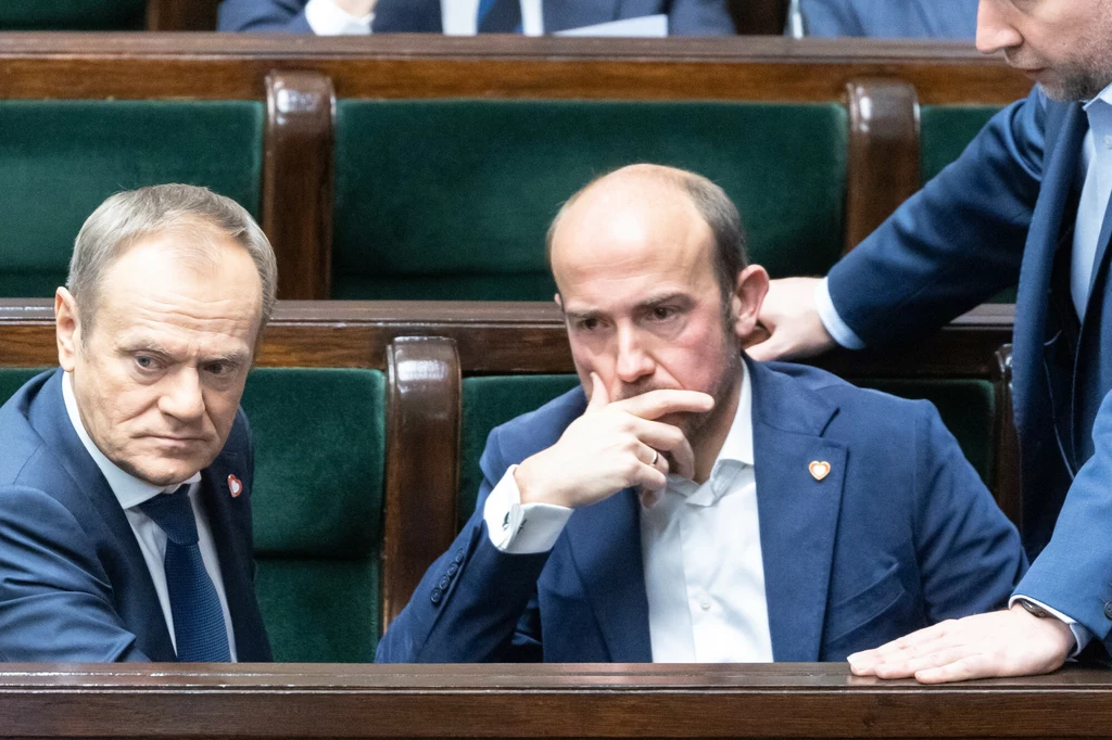 Premier Donald Tusk i minister aktywów państwowych Borys Budka